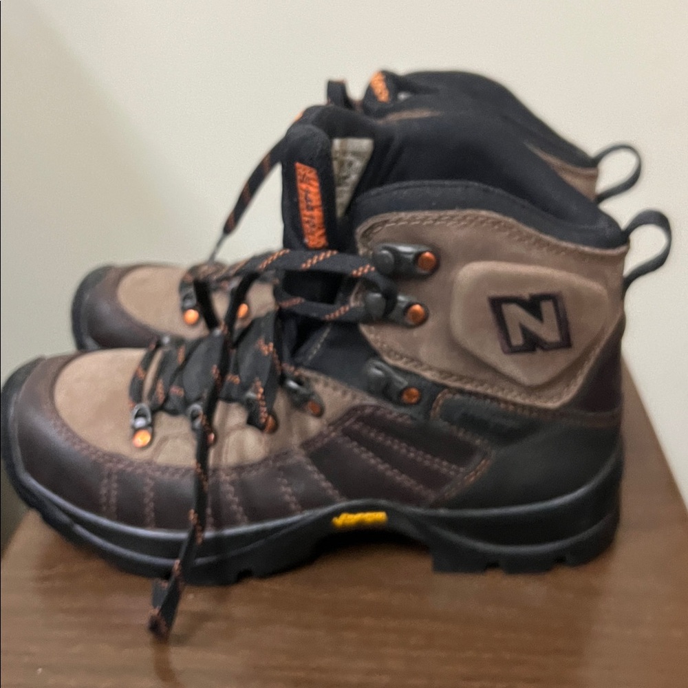 New Balance Hiking Boots Gore-Tex Size 8